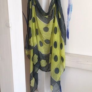 New with tags beautiful green scarf